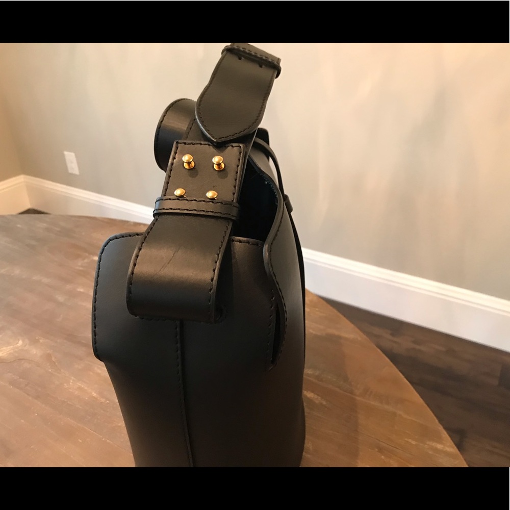 Burberry large leather bucket bag - Picture 9 of 11